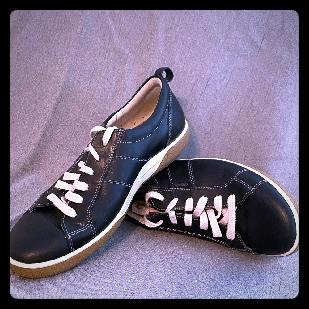 ECCO Women’s Soft Sneakers